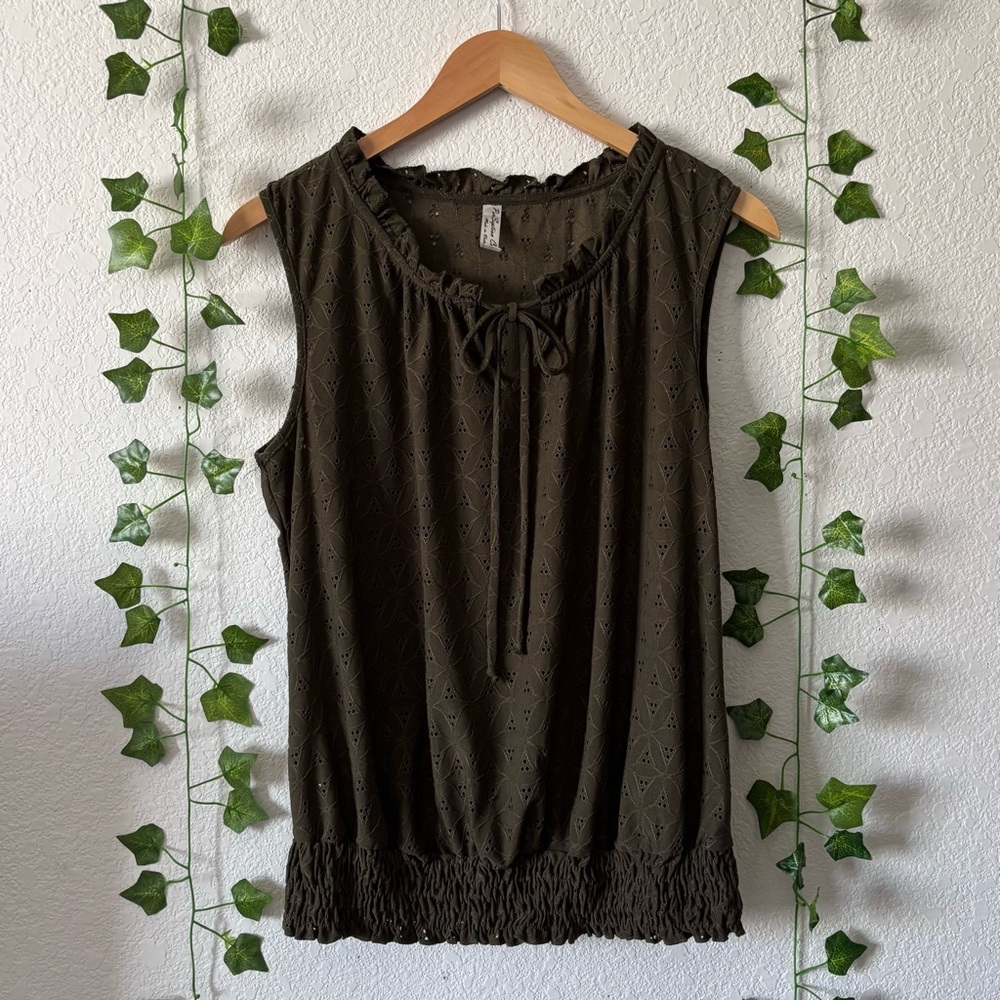 PerSeption Concept Women’s Olive Green Eyelet Sleeveless Blouse Top Size L